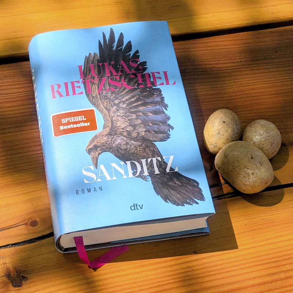 Buchcover "Sanditz" und Kartoffeln zur Lesung am 4. Juni im Hinterland Hostel