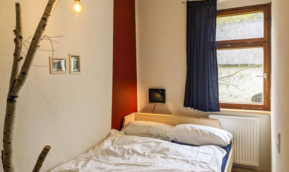 Hinterland Hostel gemütliche Einrichtung Zimmer KaninchenKoje Doppelzimmer Einzelzimmer