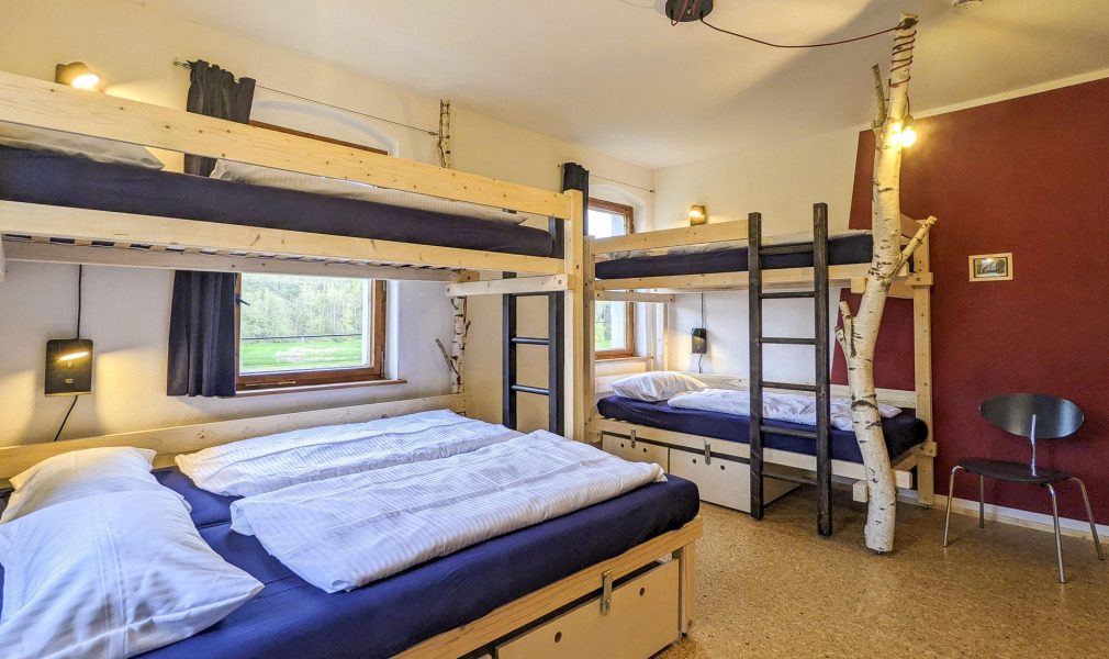 Hinterland Hostel gemütliche Einrichtung Zimmer Starensuite Mehrbettzimmer Familienzimmer mit eigenem Bad